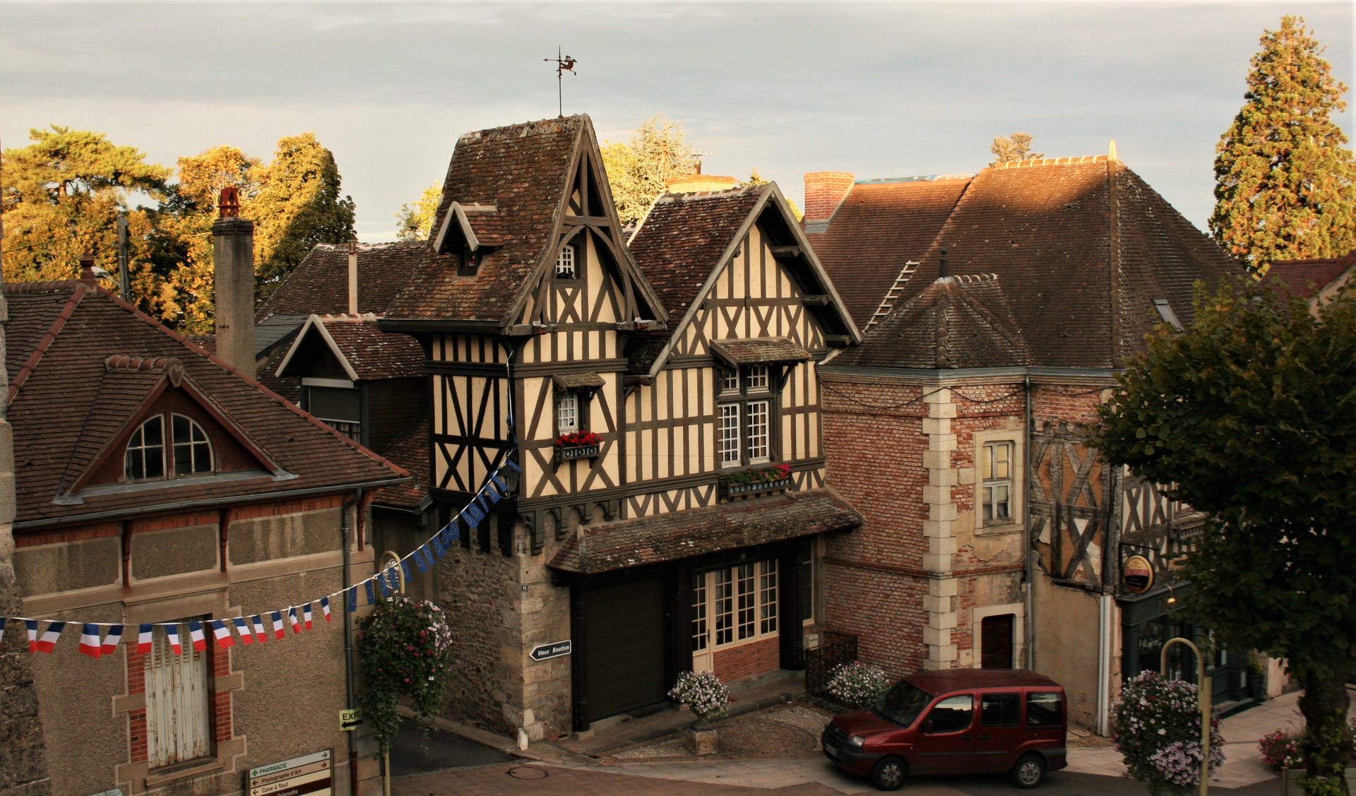 Fachwerkhaus in der Altstadt von Bourbon-Lancy.